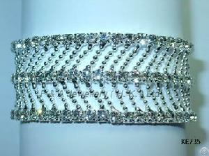 Ke735 Stretchy Bracelet, Clear Crystals, Silver Plated, Claw