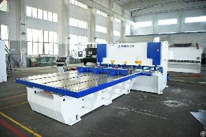 Cnc Hydraulic Guillotine Shears With Automatic Front Feeding Robot