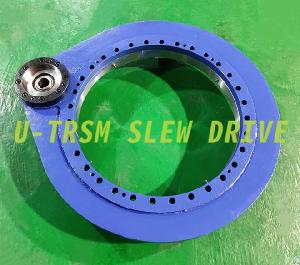 S-ii-o-0541 Spur Gear Slewing Drives Mounted Horizontally On Industrial Automation Turntables