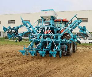 farm cultivation fertilizing machine soybean corn fertilizer spreading