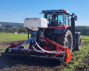 Grass Seeding Machine With Pneumatic Seeder For Grass Seeds