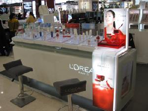 Cosmetic Retail Display Area Photos