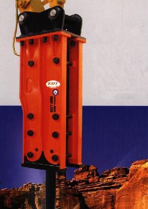 Hydraulic Breaker Cooperation