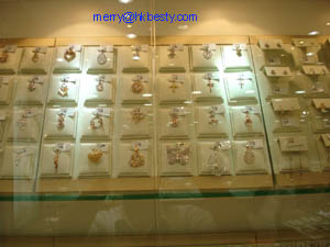 Wholesale Rings Small Display Stands In The Showcases And Counter For Jewelry