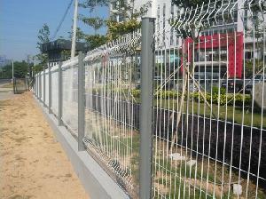 wire mesh fence