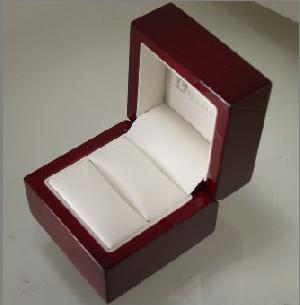 ring box shown lacquered